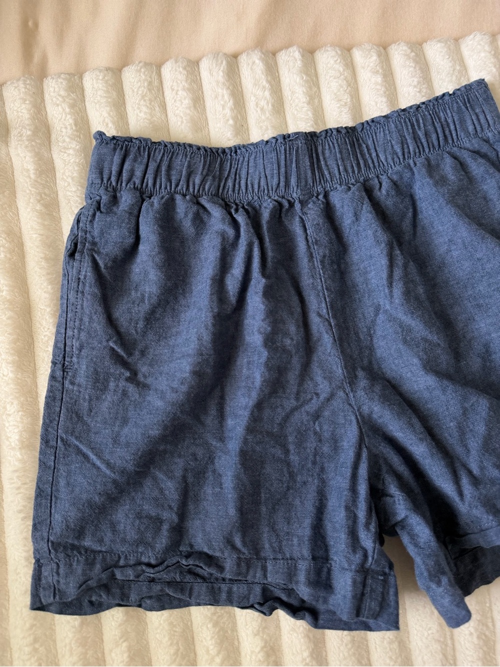 Dunnes High-Waist Women’s 55% Linen 45% Cotton Shorts in Navy - Picture 3 of 5